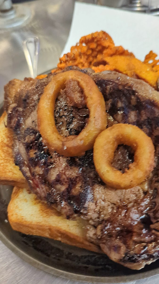 Buck's Sports Grill-2